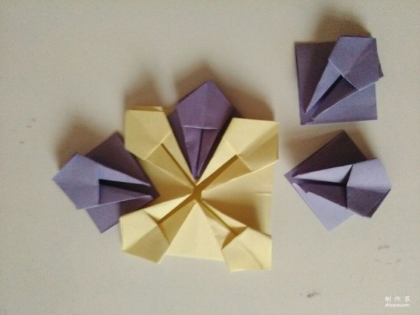 Very simple origami tutorial with beautiful blue paper flowers.