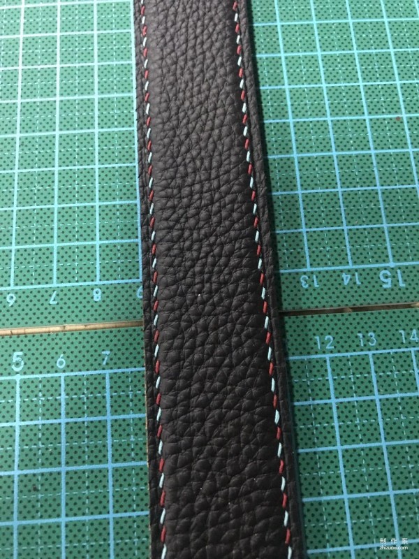 Use double-needle and double-thread sewing to make your bag unique and exciting