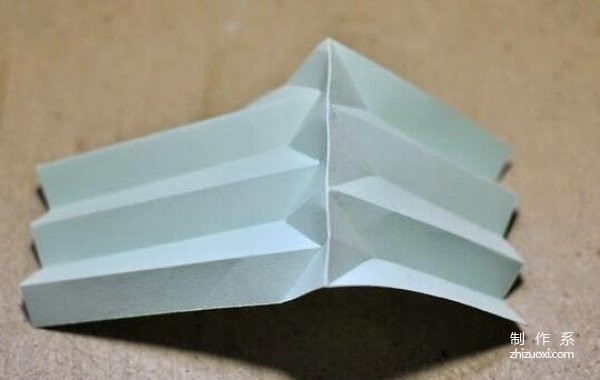 Picture tutorial on the simple method of folding a 3D bow