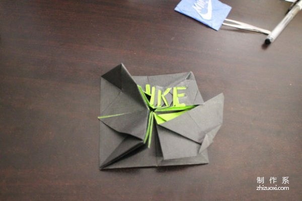 A very creative graphic tutorial on origami Nike logo