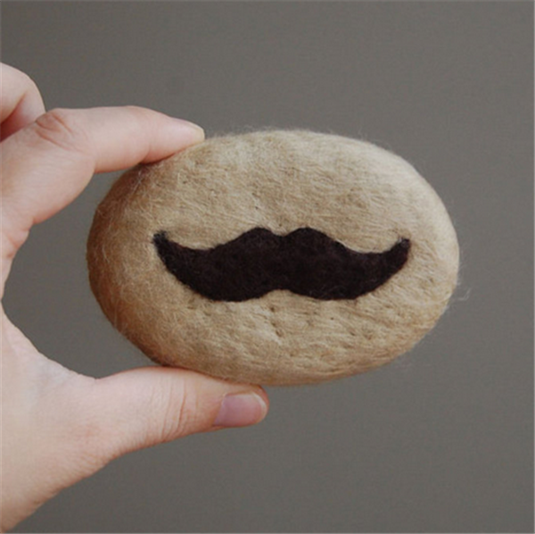 Appreciation of pictures of various creative hand soap products made of wool felt wrapped with various cute ideas