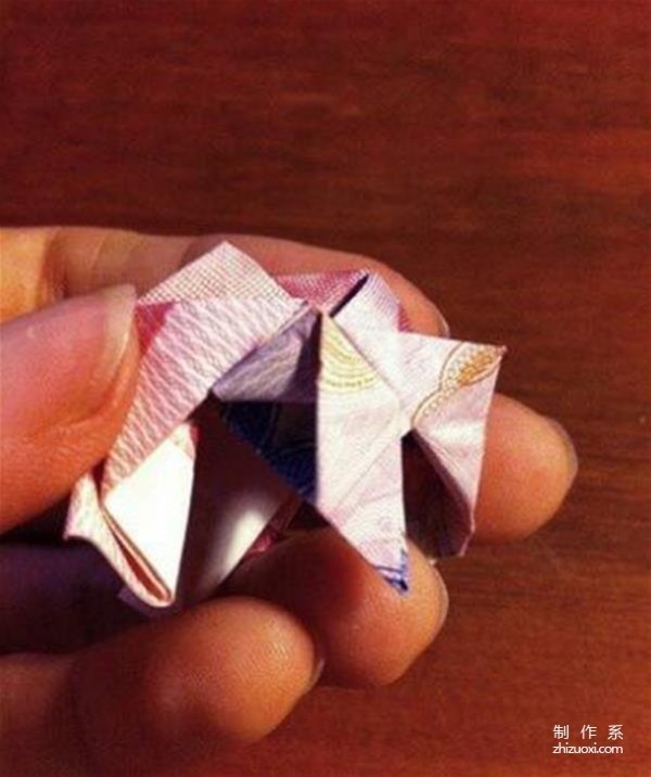 Illustrated tutorial on how to make origami 100-yuan rose notes as a gift to your girlfriend