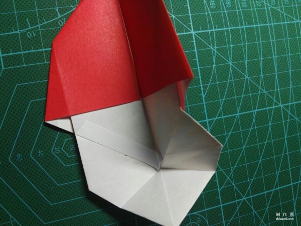 Illustrated tutorial on the origami method of the cute little fox