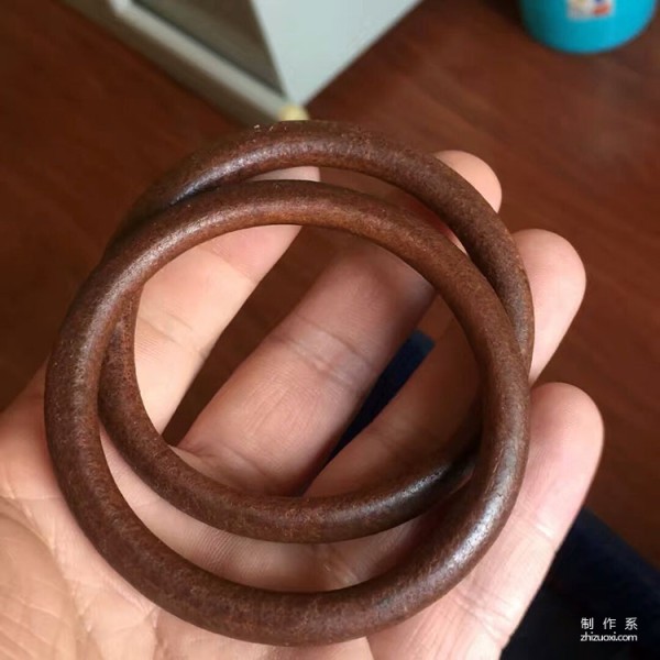 Goro Takahashi’s seamless leather bracelet tutorial