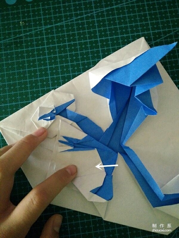 Detailed illustrated tutorial on hand-made origami of creative origami flat dragon pattern