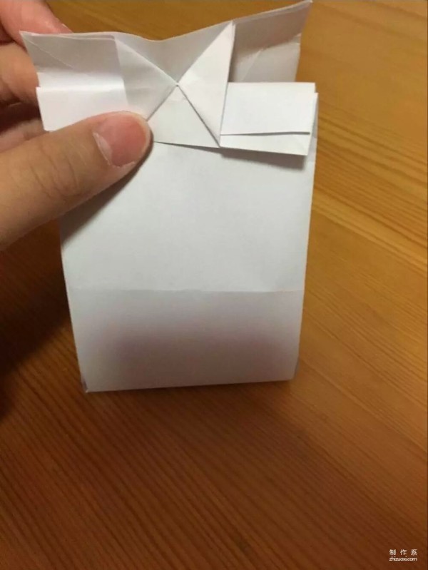 Simple and beautiful hand-made origami method for gift bag with bow