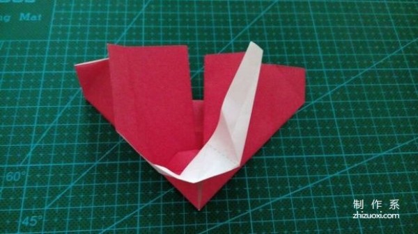 Illustrated tutorial on how to fold a confession love origami letters LOVE