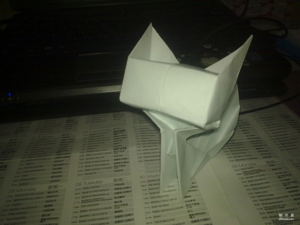 Three-dimensional 3D square cat handmade DIY origami detailed tutorial with real-life pictures