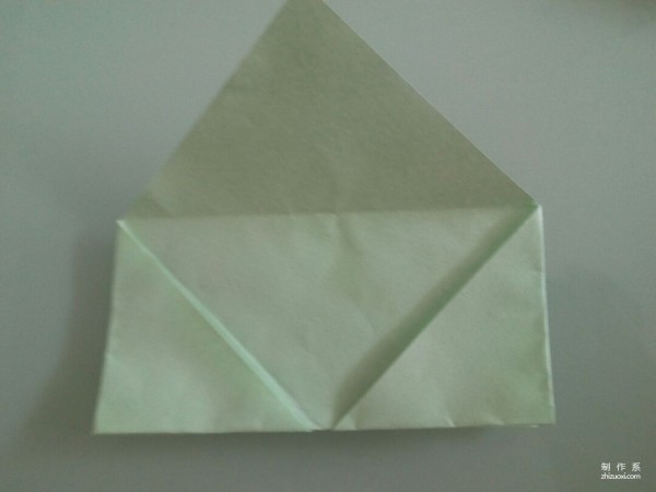 Illustrated tutorial on the manual origami method of angular paper boxes