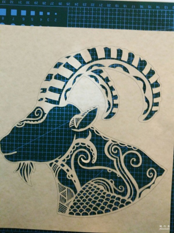 Tutorial on hand-carving pattern of paper-cut Capricorn handmade lampshade