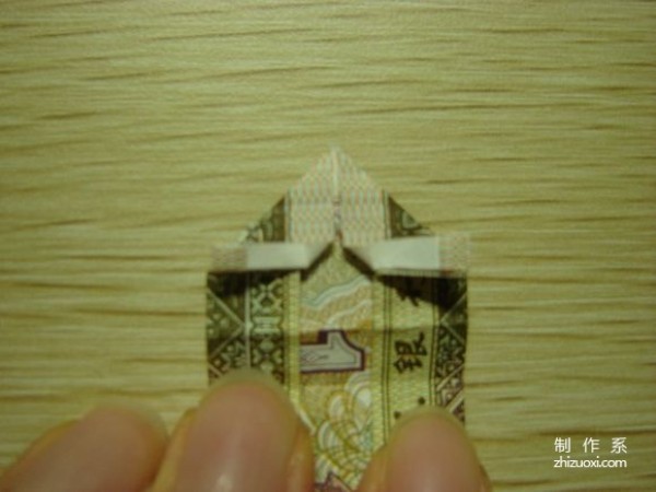 Illustrated tutorial for DIY handmade origami camera toys using RMB or US dollar banknotes