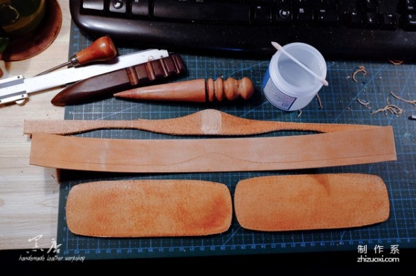 Koma sewing glasses case