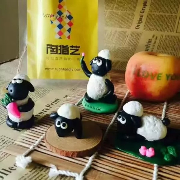 DIY childrens handicraft workshop shares cute cartoon polymer clay series