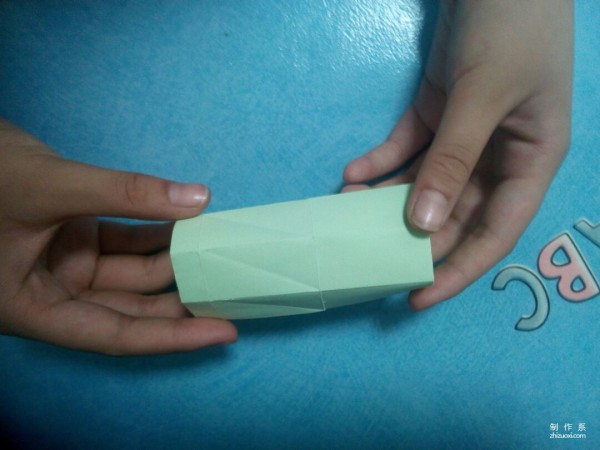 Tutorial on how to make origami DIY candy box