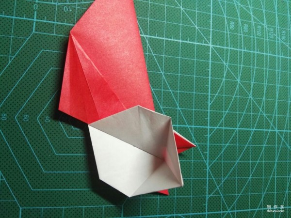 Illustrated tutorial on the origami method of the cute little fox