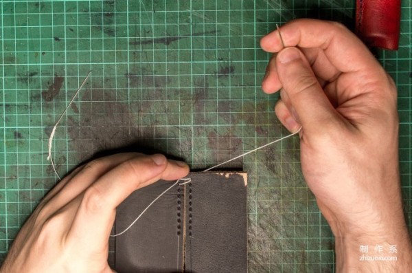 Cross stitching method for leather (illustrated tutorial)