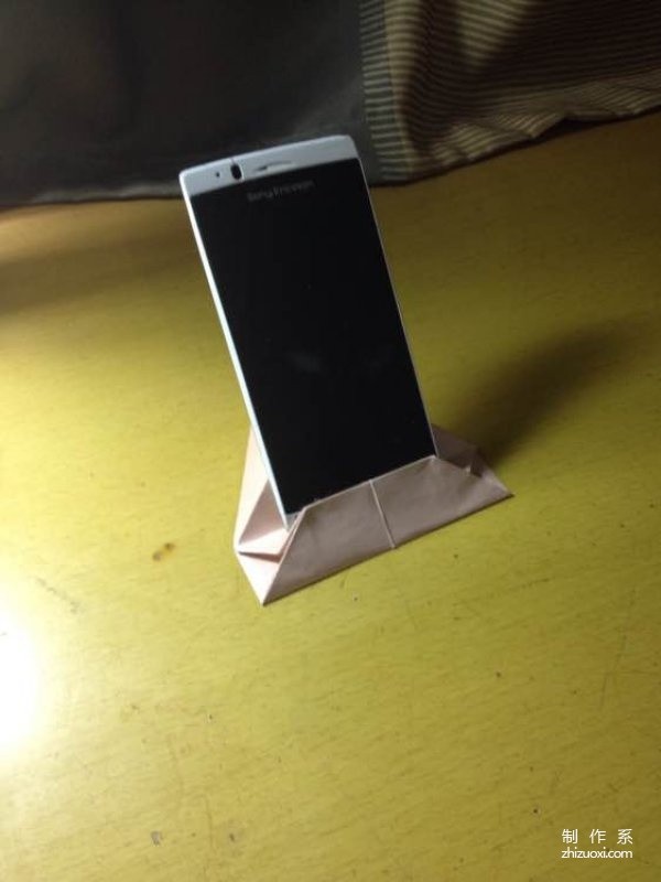 How to fold a mobile phone stand. Origami tutorial for the stand.