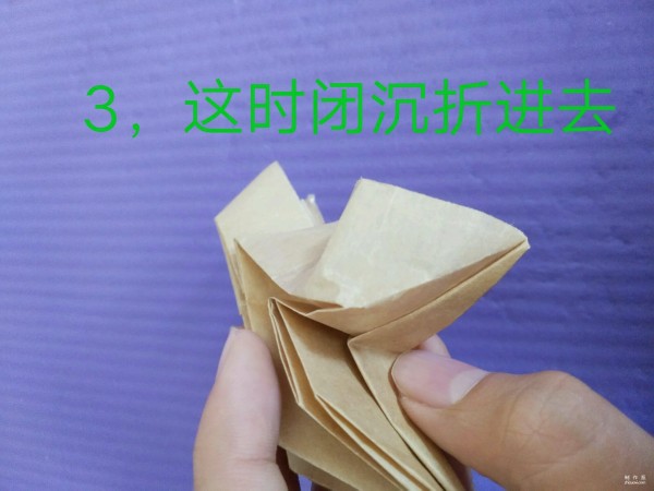 Real-life tutorial on the simple origami method of two-color fish that can be partially flipped