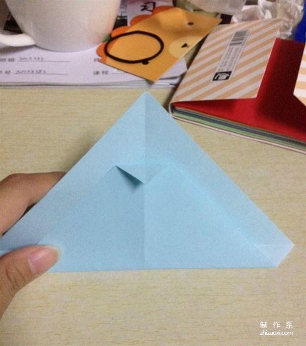 Interesting DIY simple handmade origami tutorial with illustrations of the little penguin method