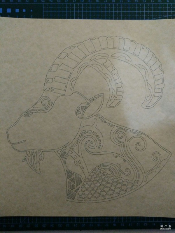 Tutorial on hand-carving pattern of paper-cut Capricorn handmade lampshade