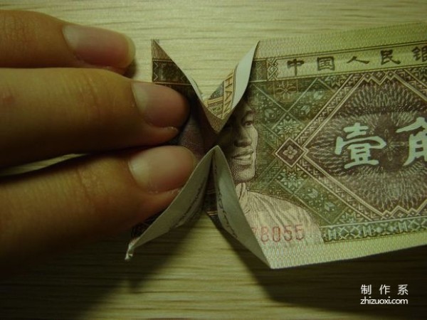 Illustrated tutorial for DIY handmade origami camera toys using RMB or US dollar banknotes