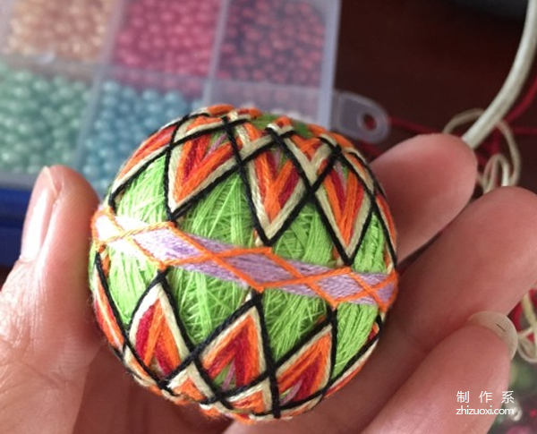 Hand-crocheted Temari ball with wool, very simple and exquisite