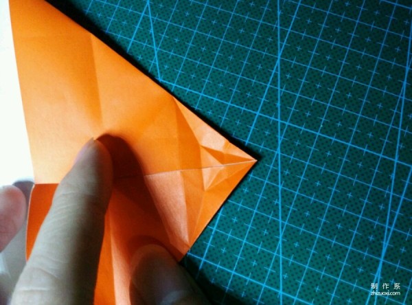 Origami method of folding a paper bird, real-life tutorial on origami of a small kingfisher