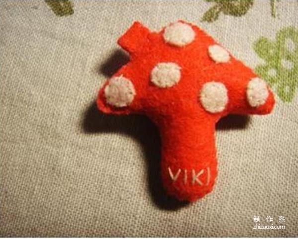 Cell phone pendant DIY fabric red mushroom pendant, handmade fabric cell phone pendant