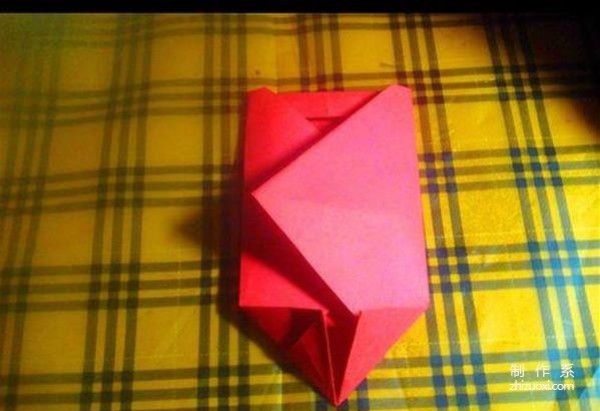 Very simple and beautiful origami illustration of love envelope