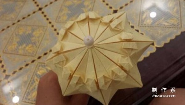 Illustrated origami tutorial to teach you how to fold a beautiful little flower umbrella