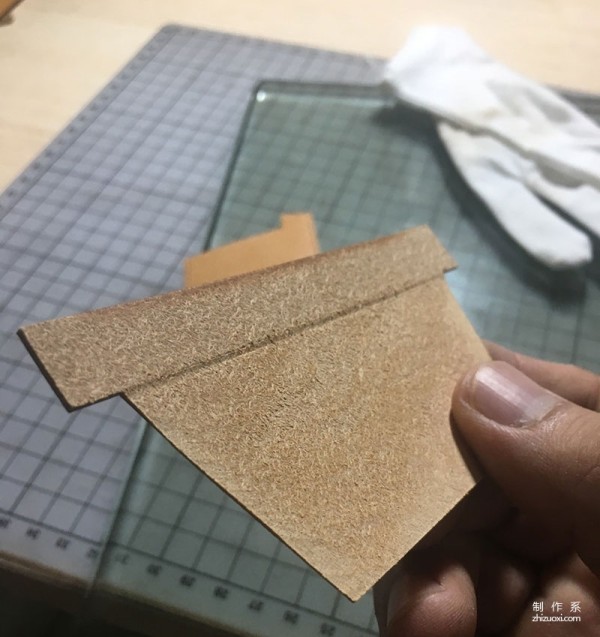 The production process of cordovan leather high bridge short clip wallet