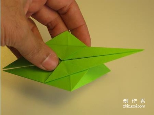 How to fold a pterosaur. Teach you the illustrated method of folding a dinosaur.