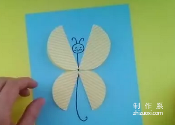 Simple DIY method for children to make butterfly patterns by hand