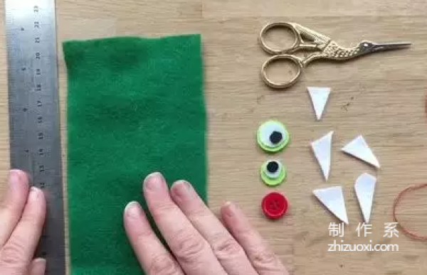 Tutorial on how to make handmade fabrics for woven patchwork bags, how to make handmade little monster fabric wallets