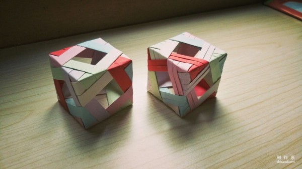 Illustration of how to make simple origami hollow squares for children