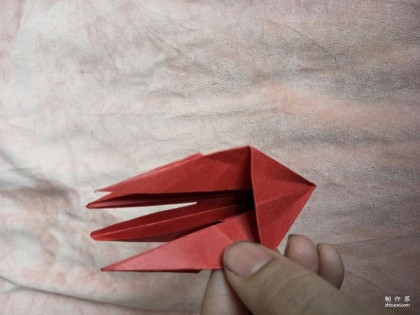 How to fold a lily, illustrated tutorial on origami lilies