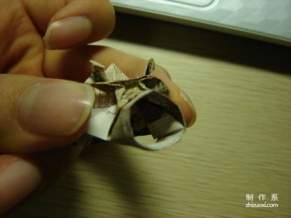 Illustrated tutorial for DIY handmade origami camera toys using RMB or US dollar banknotes