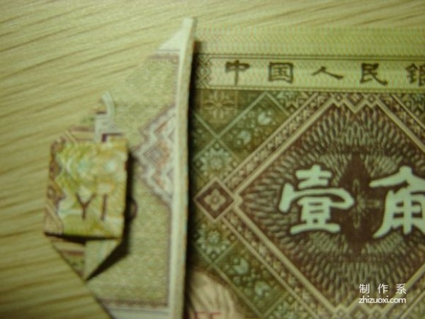 Illustrated tutorial for DIY handmade origami camera toys using RMB or US dollar banknotes