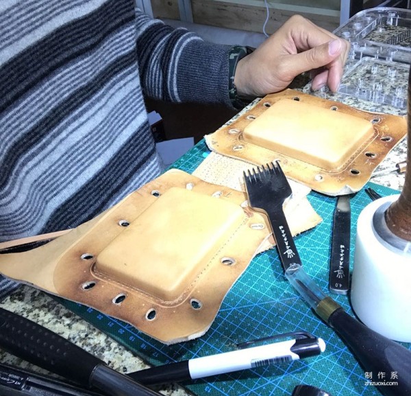 Using Acrylic Molds to Make Leather Cigarette Cases