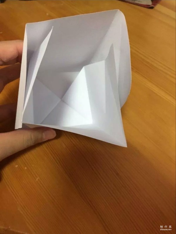 Simple and beautiful hand-made origami method for gift bag with bow