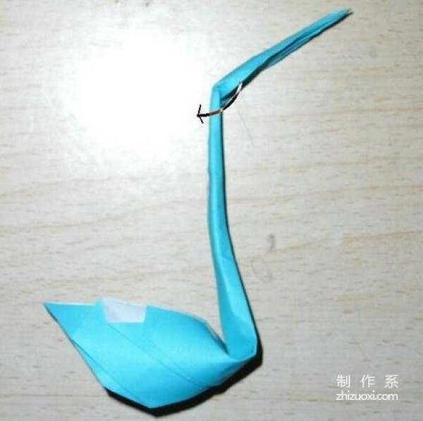 Simple little swan origami tutorial with illustrations. Teach you the steps to fold a swan.