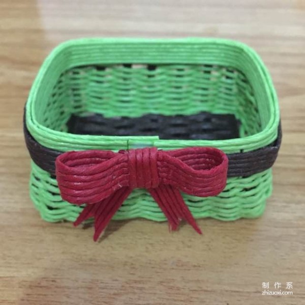 Illustrated tutorial on weaving basic handmade paper rattan baskets