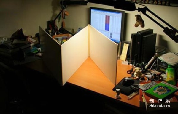 Illustrated tutorial on how to DIY a simple photo studio by hand